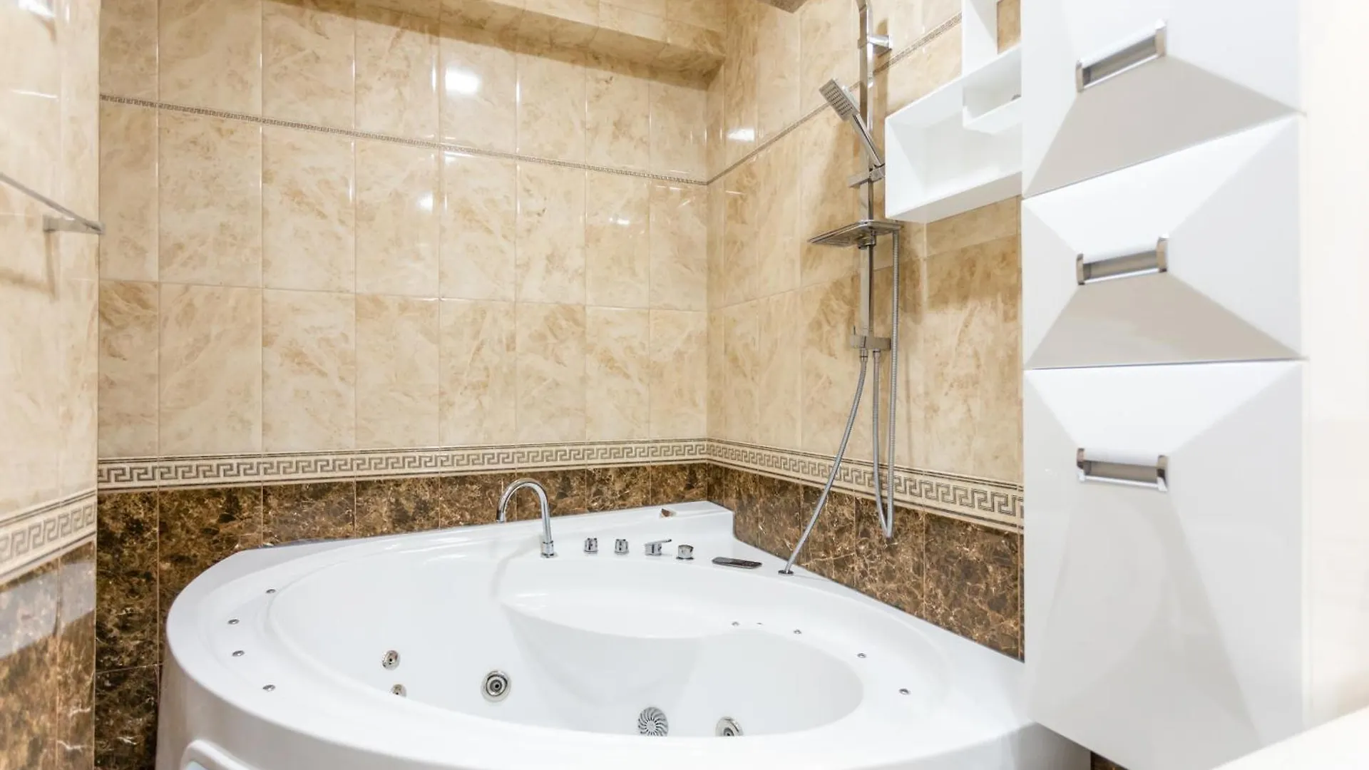 Apartment Next To Liberty Square Tbilisi