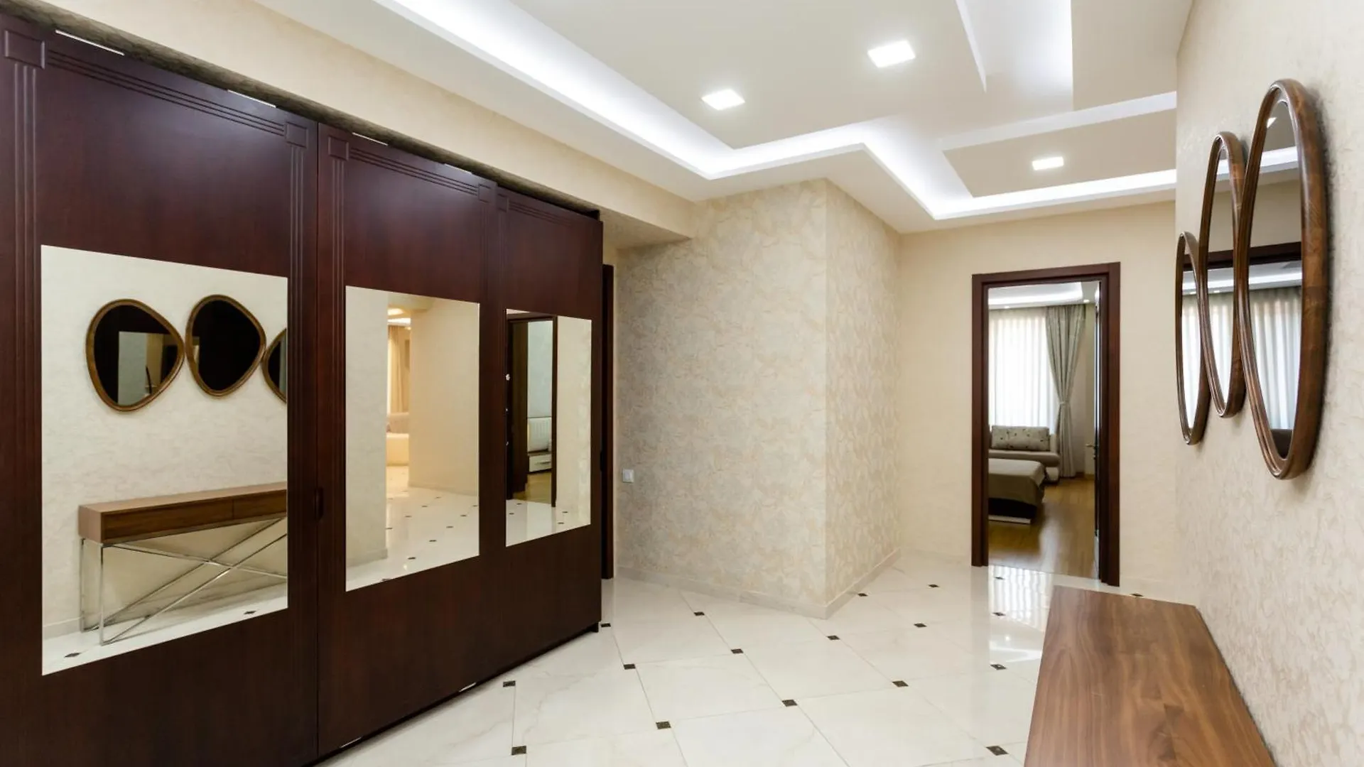 Apartment Next To Liberty Square Tbilisi