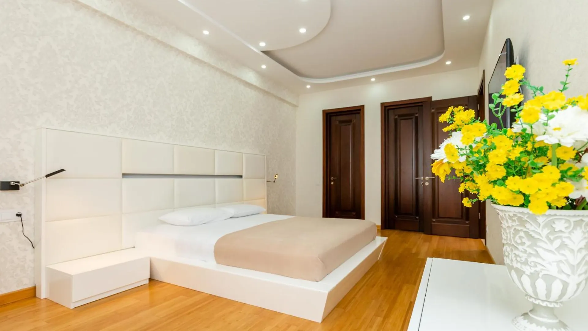 Apartment Next To Liberty Square Tbilisi
