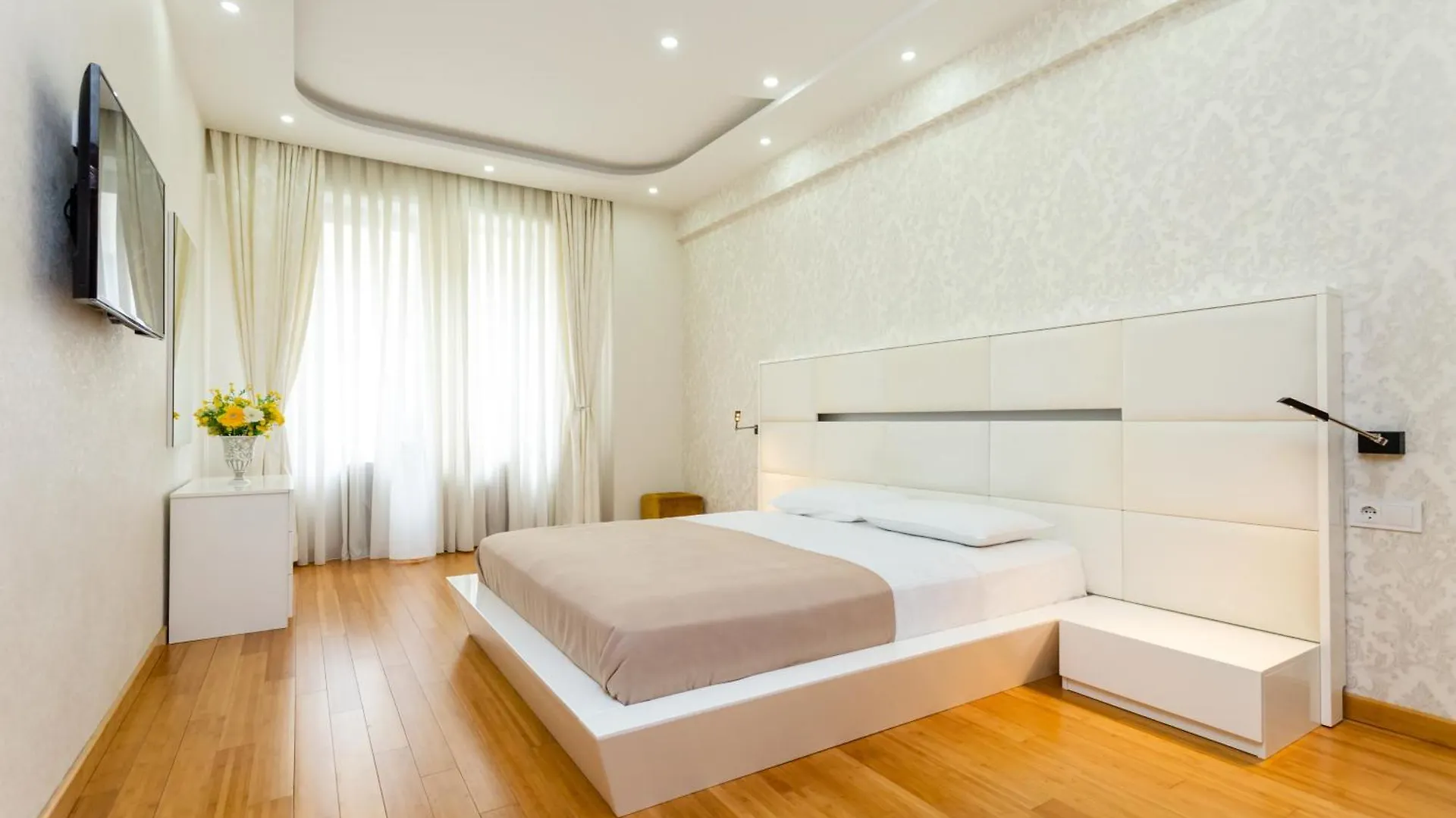 Apartment Next To Liberty Square Tbilisi
